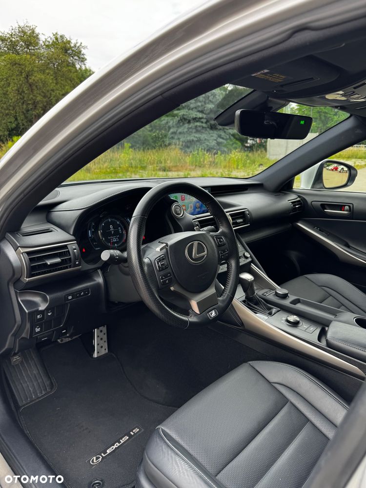 Lexus IS 200t / 300 F Sport - 16