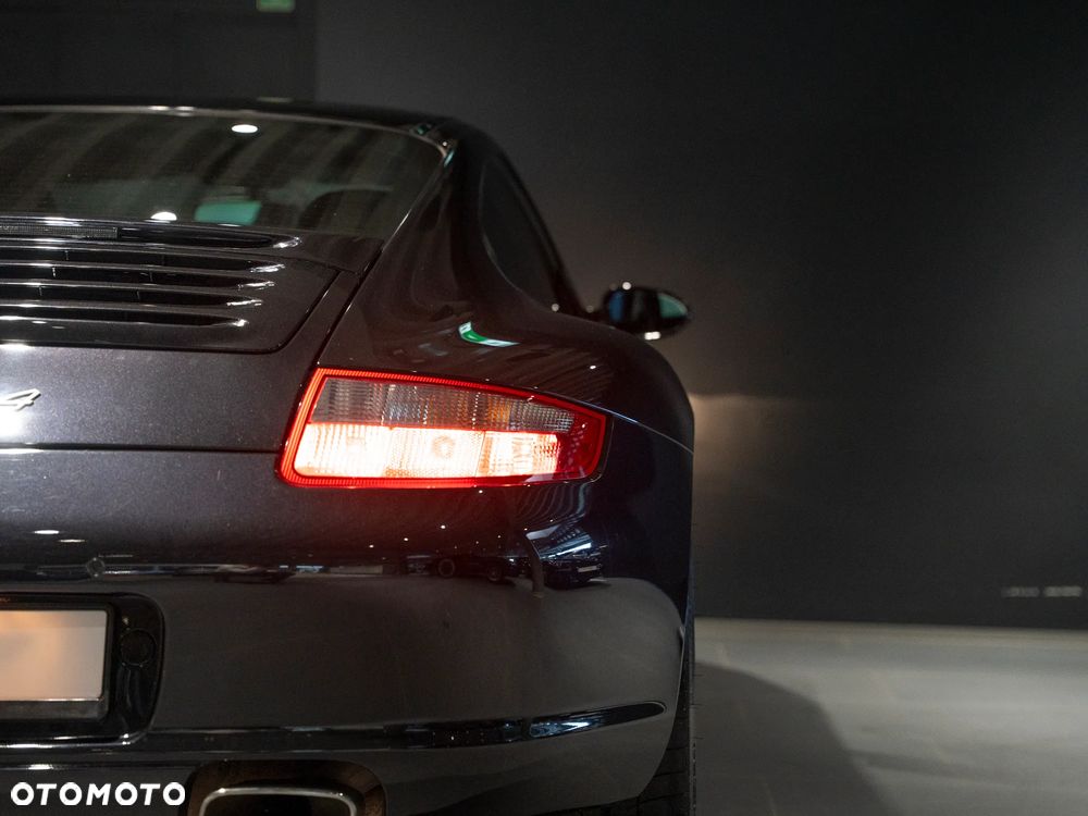 Porsche 911 Carrera 4 Tiptronic S - 21