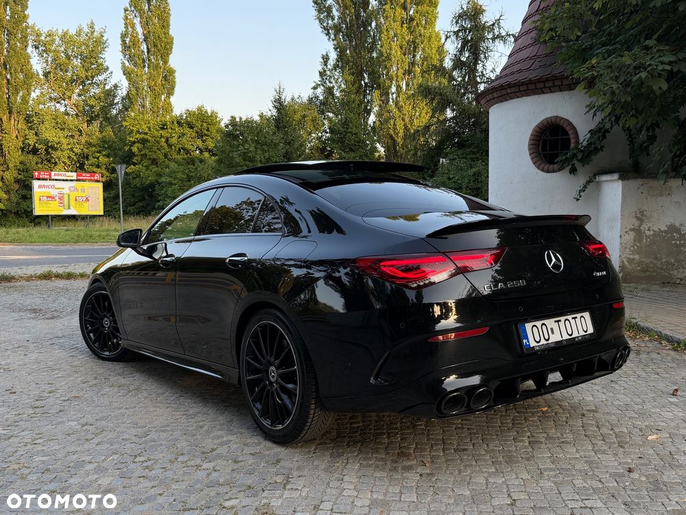Mercedes-Benz CLA 250 4-Matic AMG Line 7G-DCT - 4