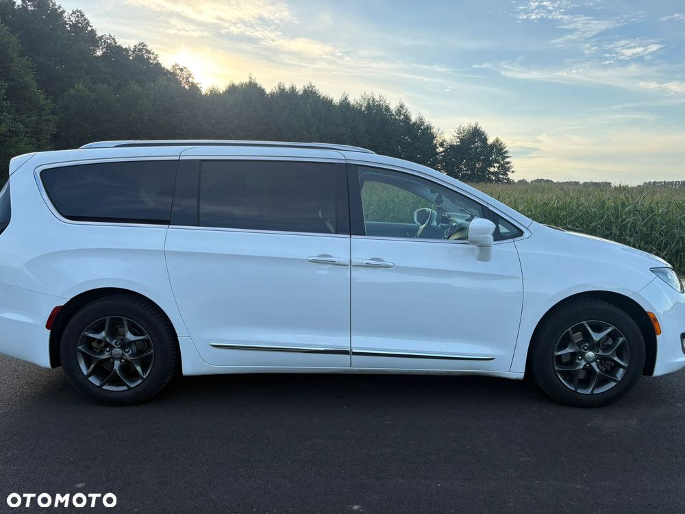 Chrysler Pacifica - 3