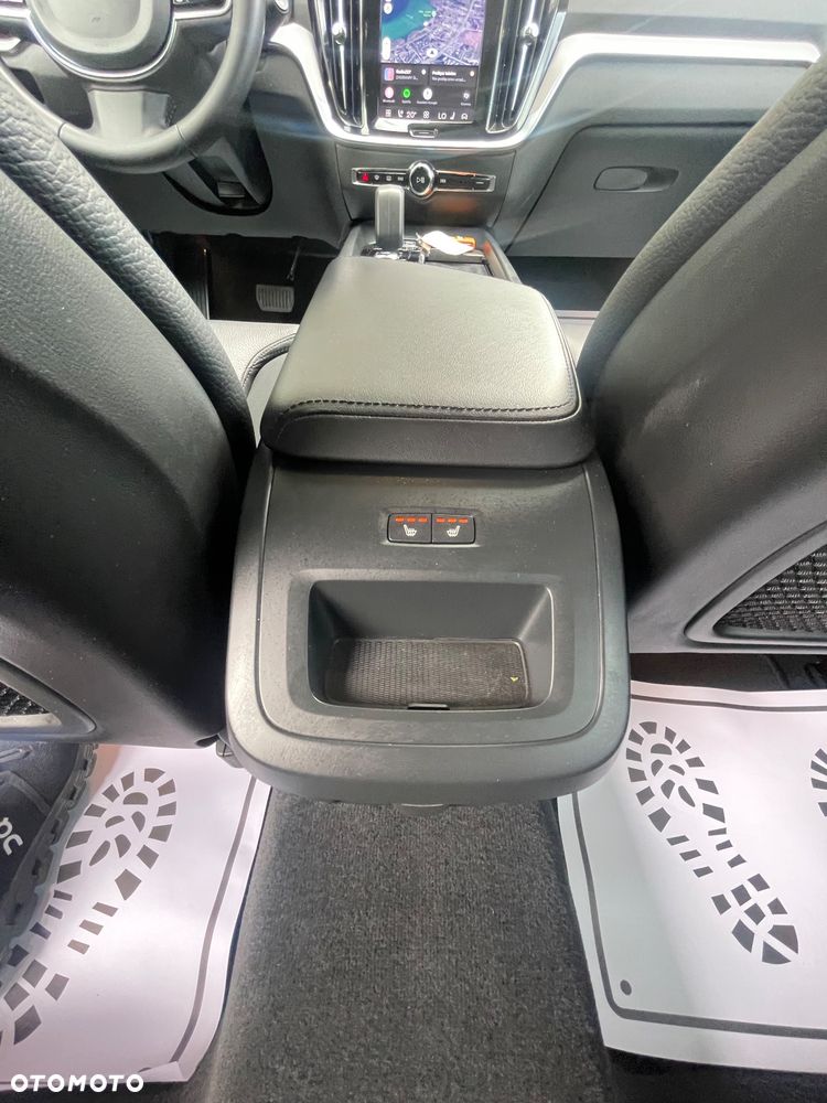 Volvo V60 B3 B Plus Dark - 31