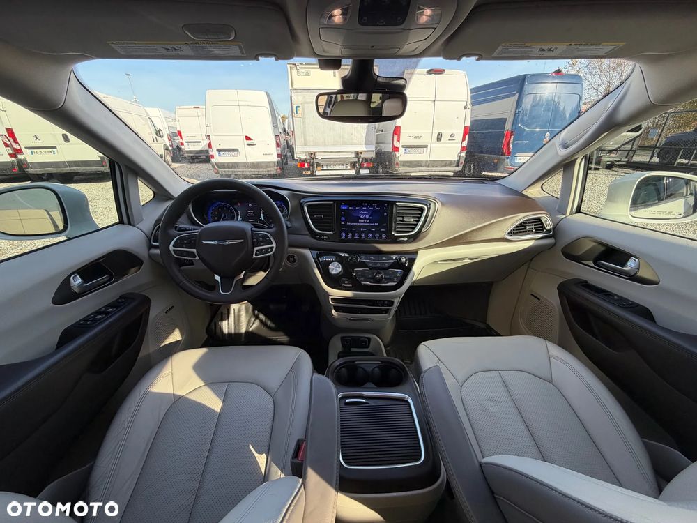 Chrysler Pacifica - 11