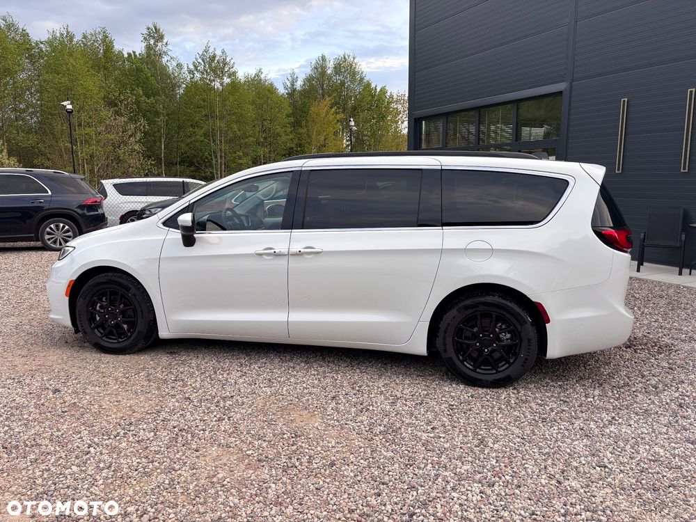 Chrysler Pacifica - 7