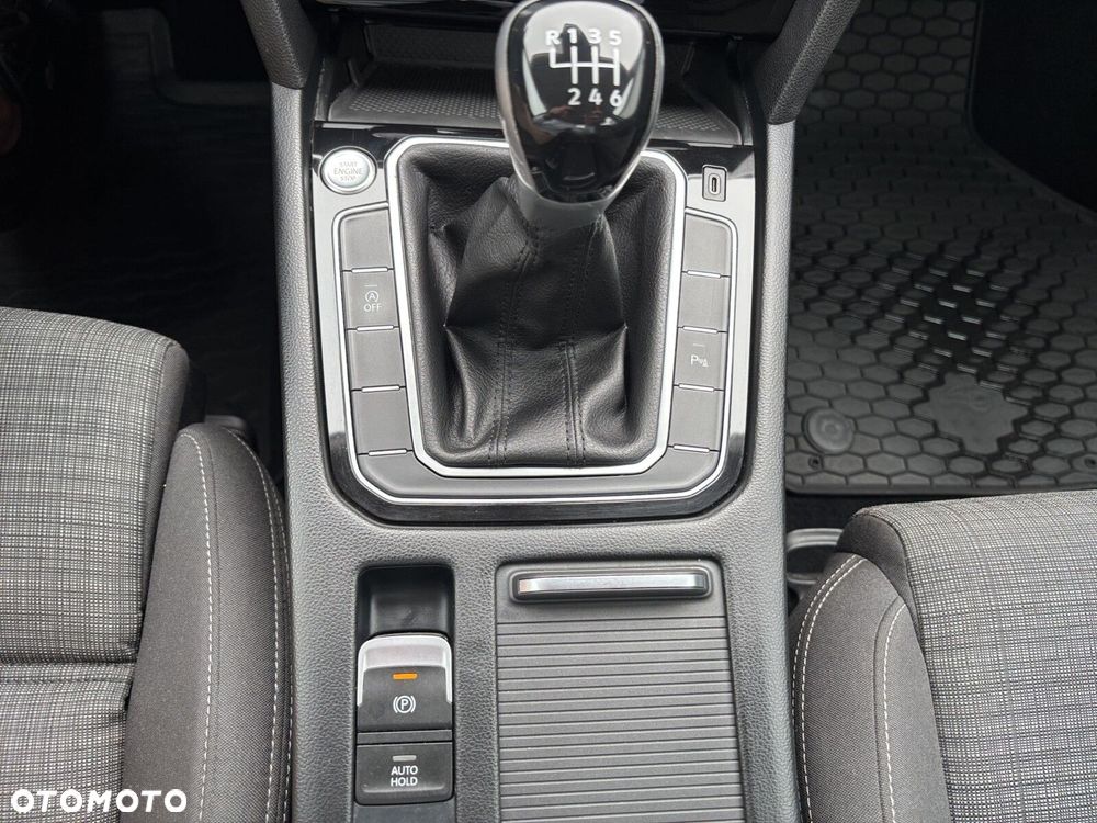 Volkswagen Passat - 22