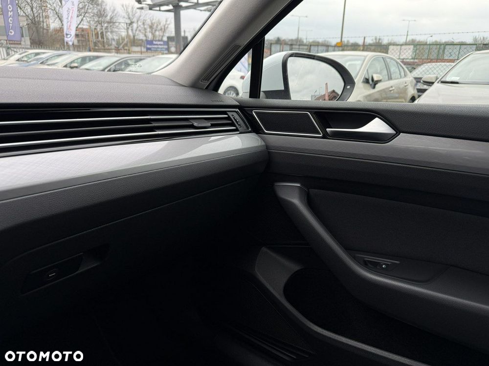 Volkswagen Passat - 32