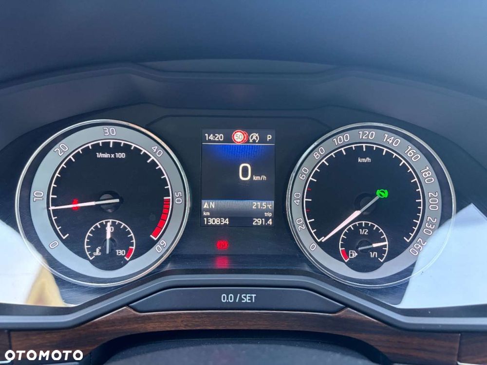 Skoda Superb 2.0 TDI SCR 4x4 Scout DSG - 9