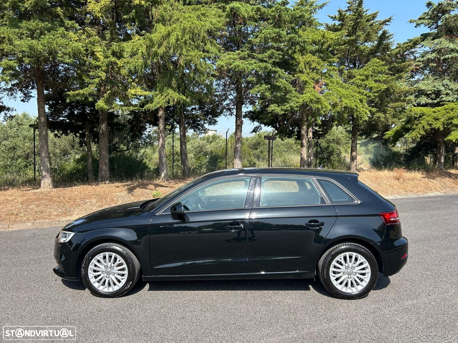 Audi A3 Sportback 1.6 TDI Attraction Ultra - 4