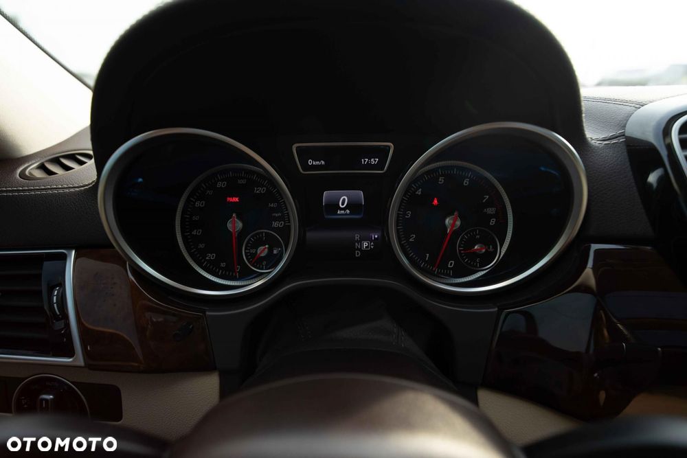 Mercedes-Benz GLS - 23