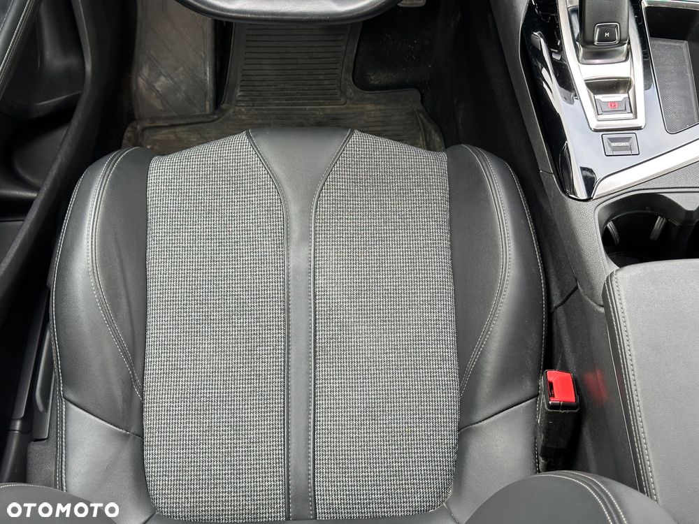 Peugeot 5008 1.5 BlueHDI Allure S&S EAT8 - 17