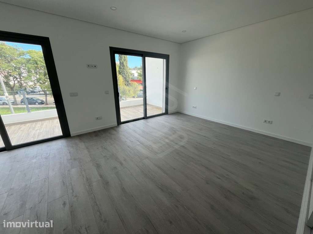 Moradia T3 nova, com arquitetura moderna em Tavira, Algarve - Grande imagem: 3/17