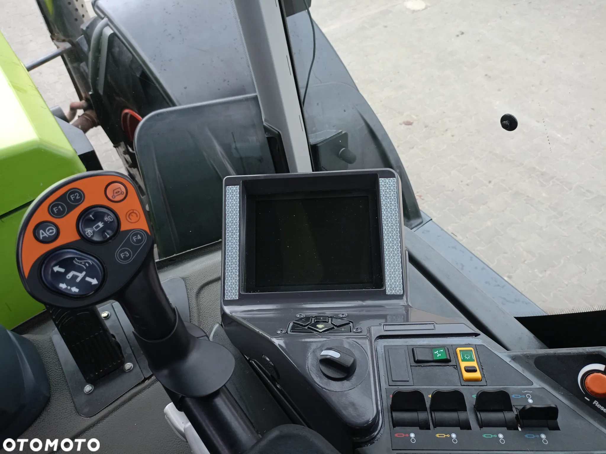 Claas XERION 3800 TRAC VC - 13