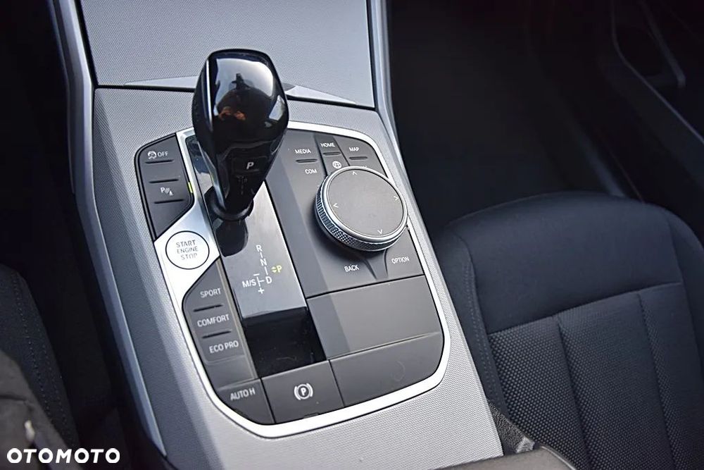 BMW Seria 3 318d Sport Line - 18