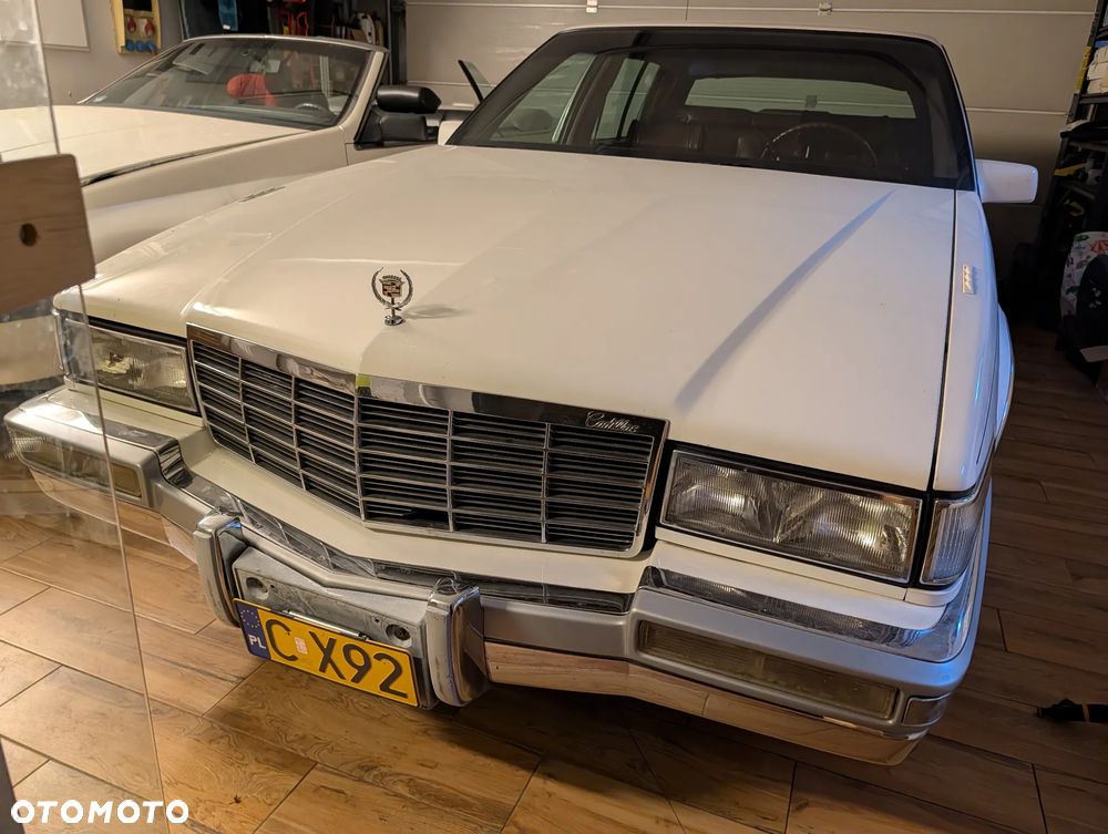 Cadillac Deville - 24