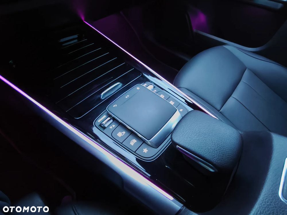 Mercedes-Benz GLB - 34