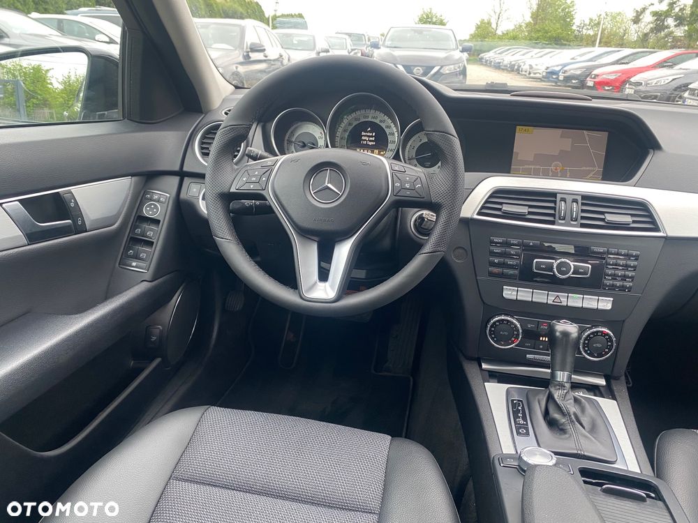 Mercedes-Benz Klasa C 180 CGI Automatik BlueEFFICIENCY Avantgarde - 28