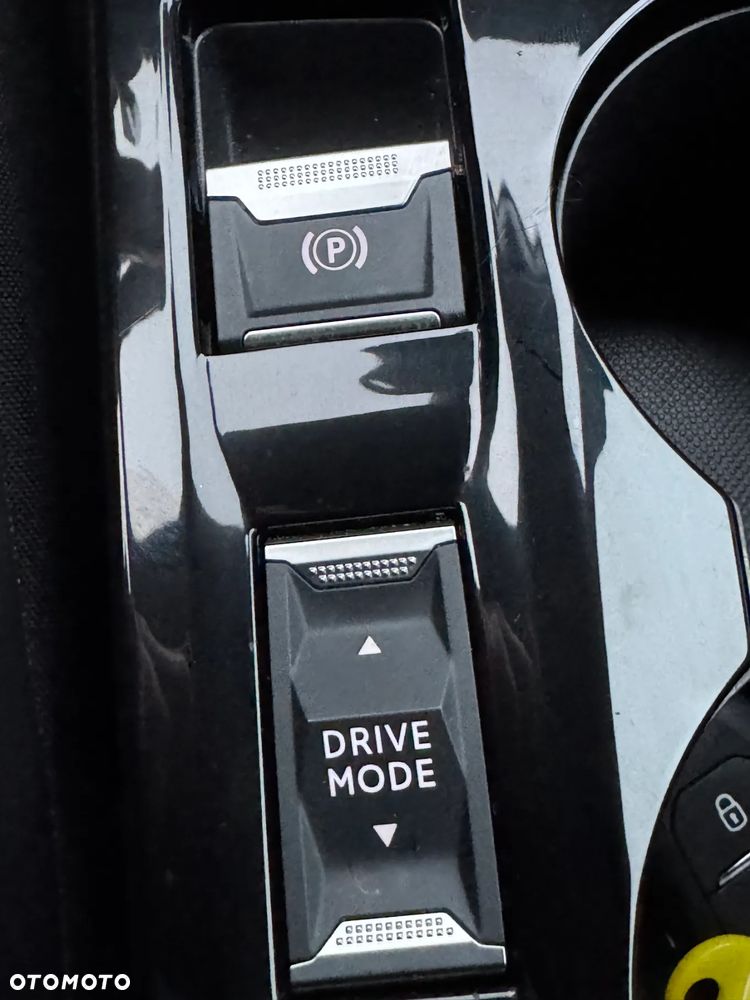 Peugeot 2008 BlueHDi 130 Allure S&S EAT8 - 15