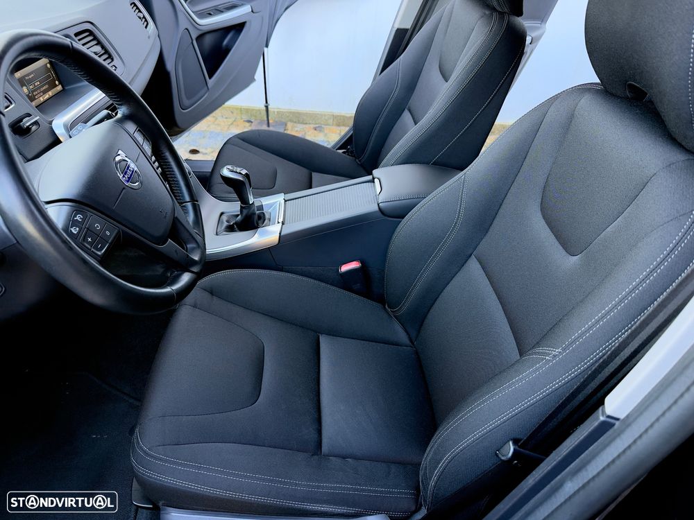 Volvo V60 Cross Country 2.0 D3 Momentum - 40