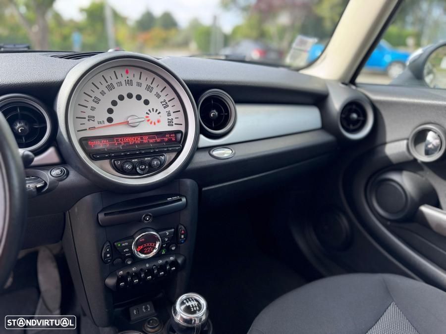 MINI 3 Portas One D - 10