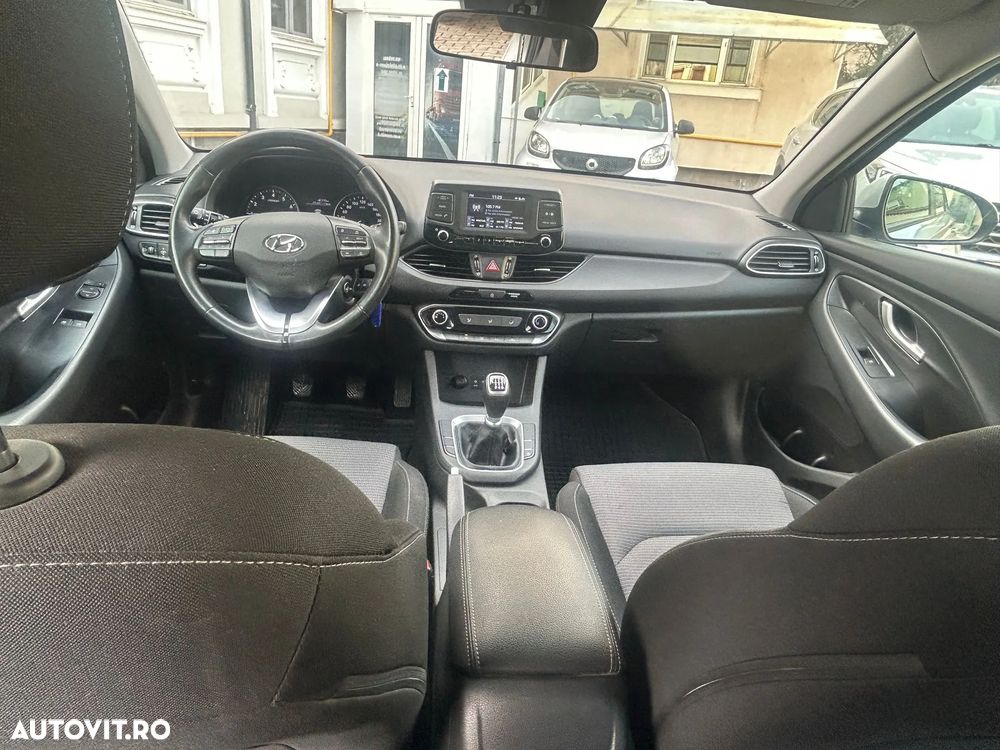 Hyundai i30 1.4 100CP 5DR M/T Classic - 10