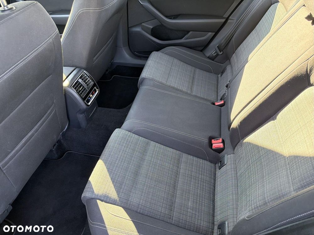 Volkswagen Passat - 36