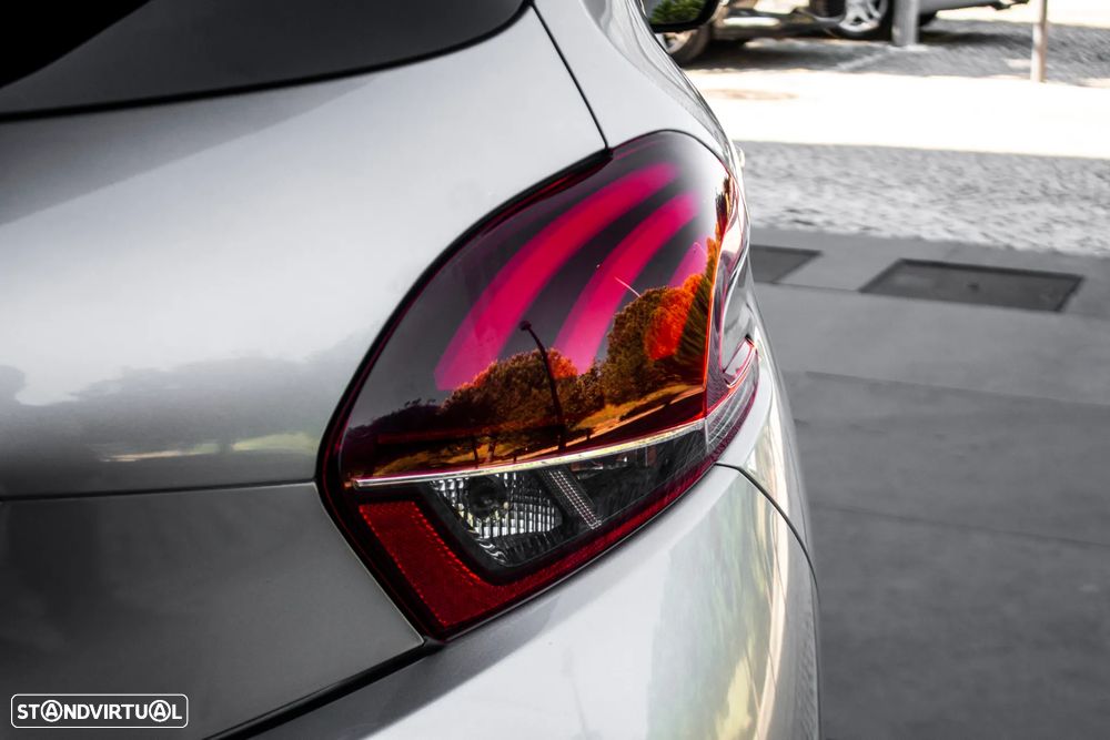 Peugeot 208 1.2 PureTech Signature - 10