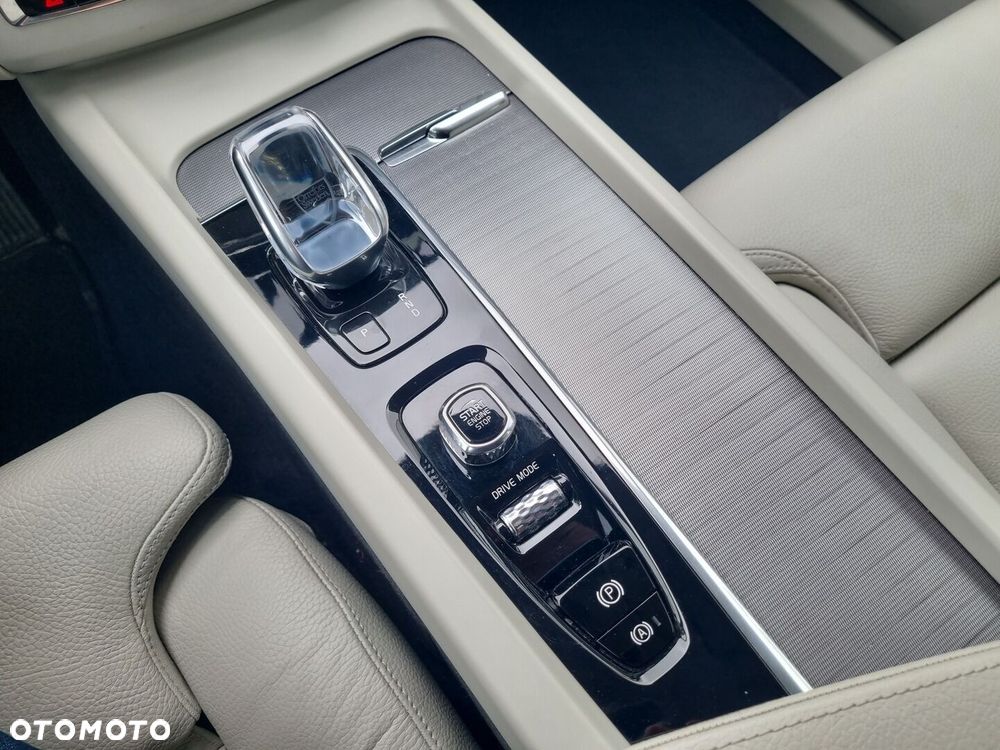 Volvo XC 60 B4 D Momentum - 20