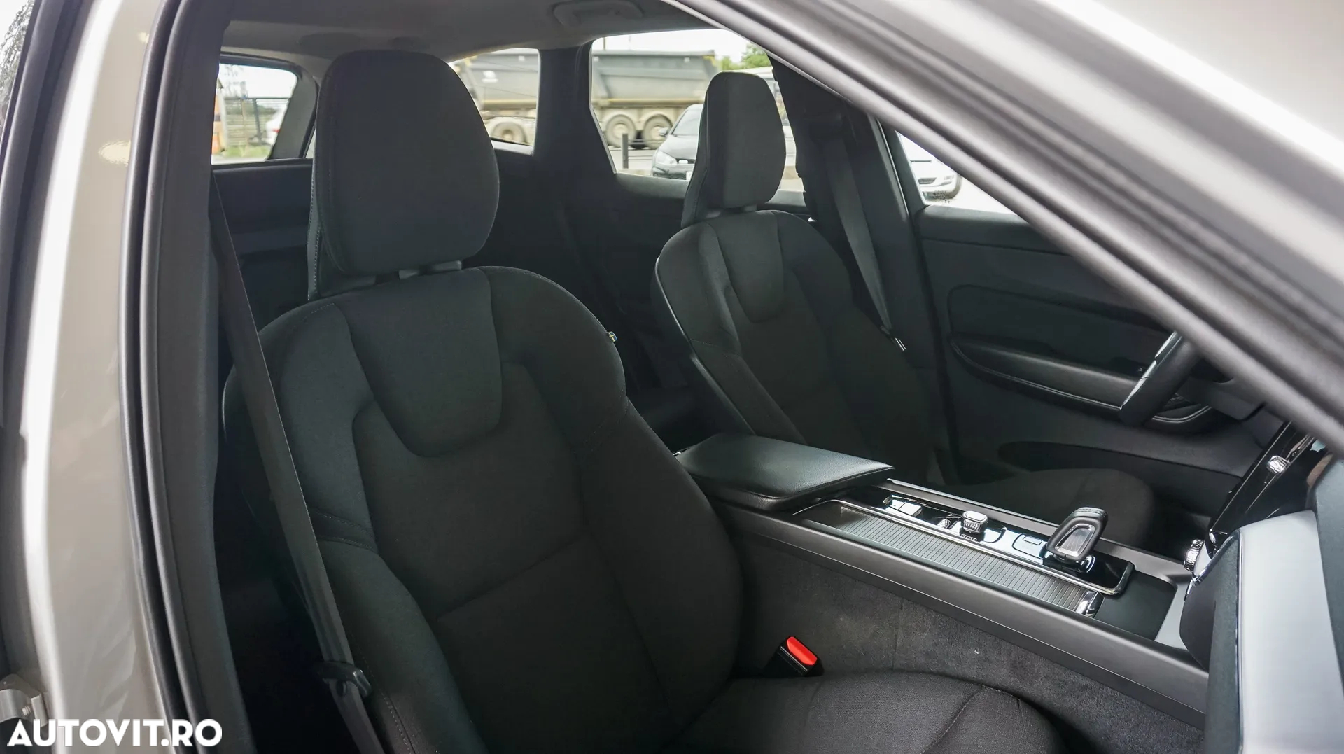 Volvo XC 60 B4 D AWD Geartronic Momentum - 31