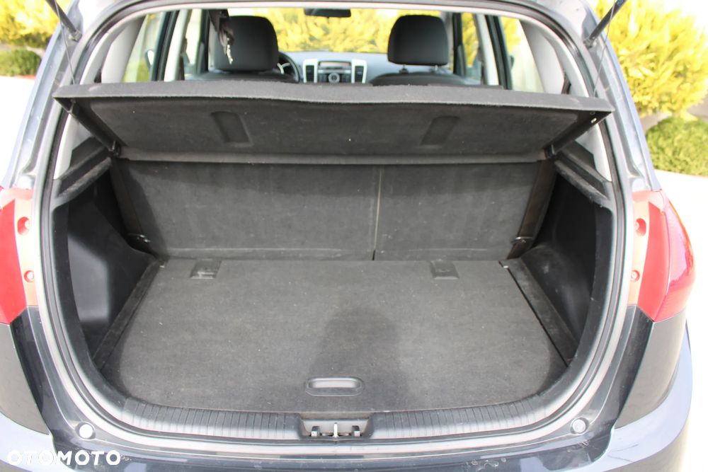 Kia Venga 1.4 CVVT Vision - 32