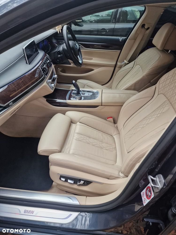 BMW Seria 7 750i - 14