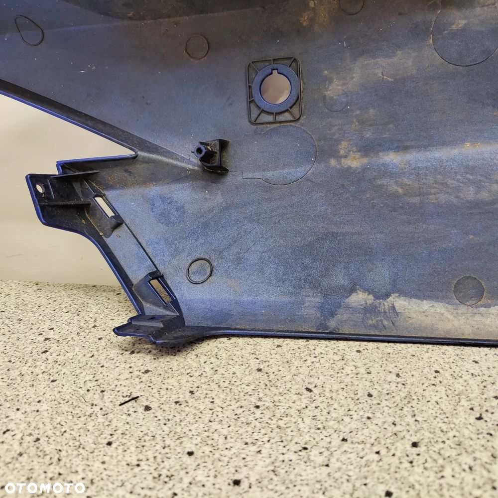 Owiewka, osłona, bok, boczek, zadupek, ogon Suzuki Burgman 125 - 17