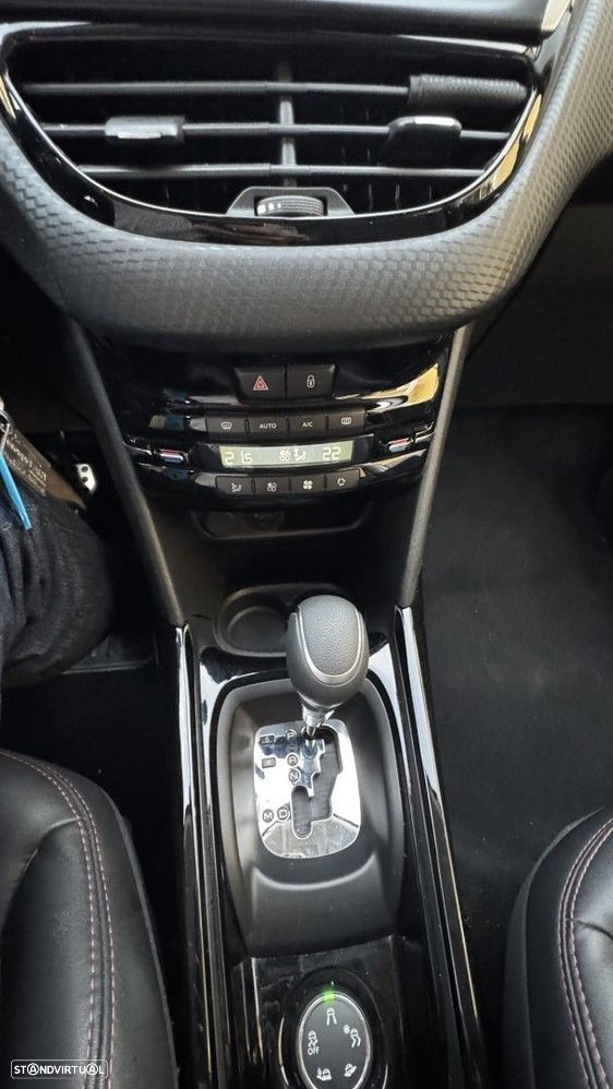 Peugeot 2008 1.2 PureTech GT Line EAT6 - 22