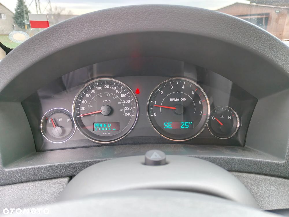 Jeep Grand Cherokee - 15