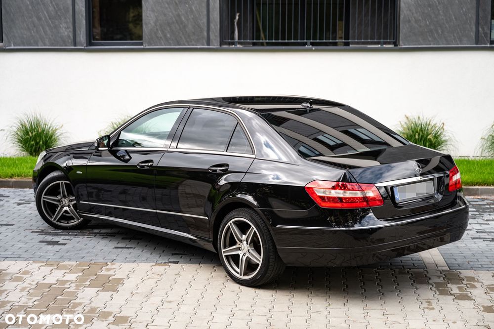 Mercedes-Benz Klasa E 220 CDI DPF BlueEFFICIENCY Automatik Elegance - 4
