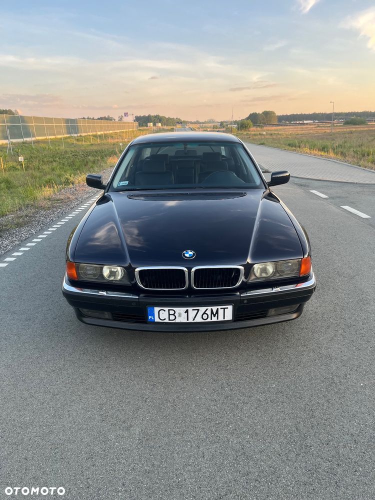 BMW Seria 7 740i V8 - 3