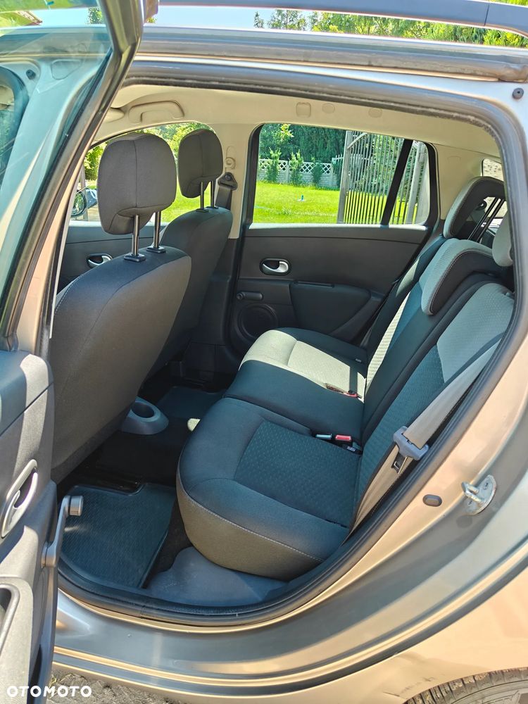 Renault Clio 1.2 16V Alize - 9