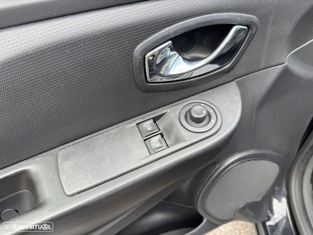 Renault Clio - 10