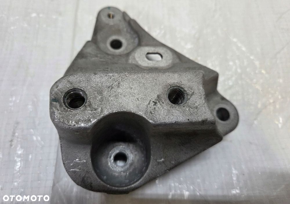 ŁAPA SKRZYNI OPEL CORSA F 1.2 VTI 9824322080 - 1