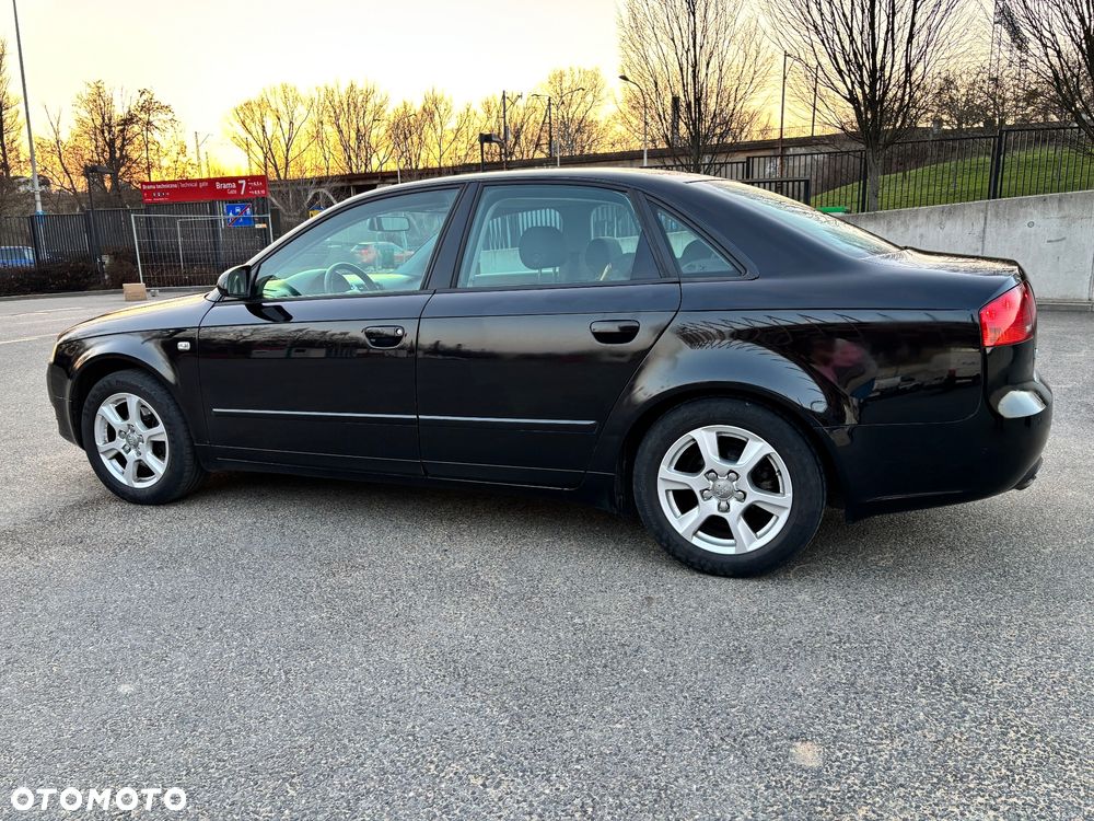 Audi A4 Limousine - 14