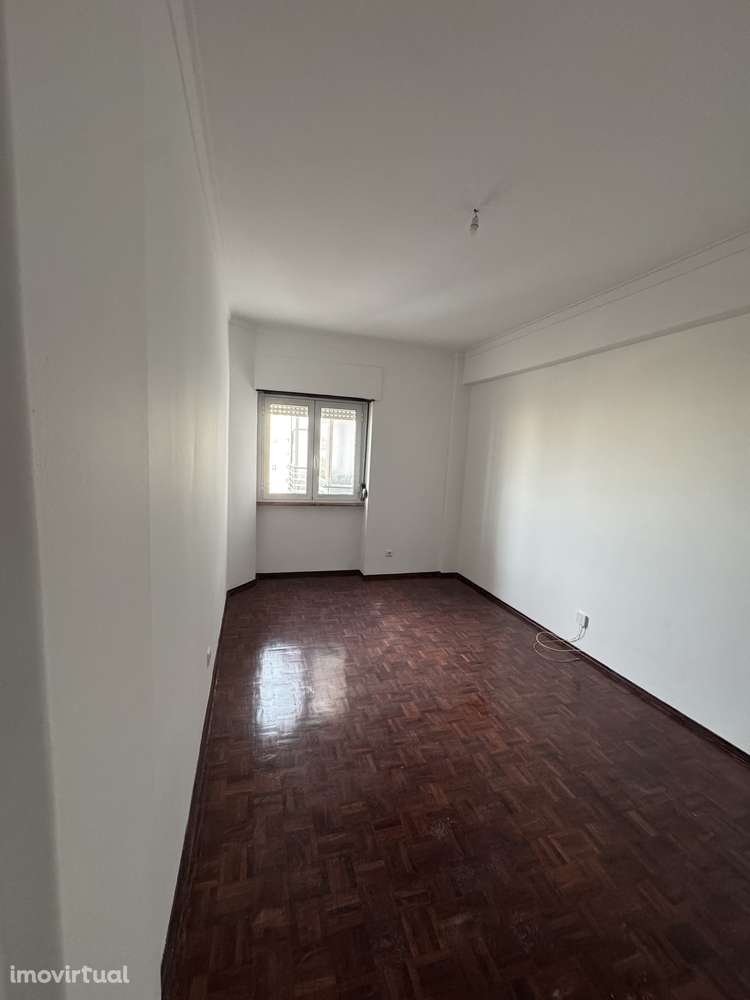 Apartamento T2 com varanda e elevador - Grande imagem: 2/7