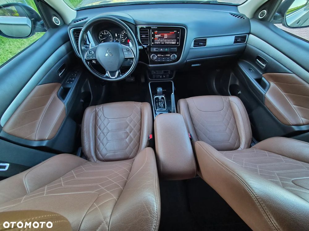 Mitsubishi Outlander - 6