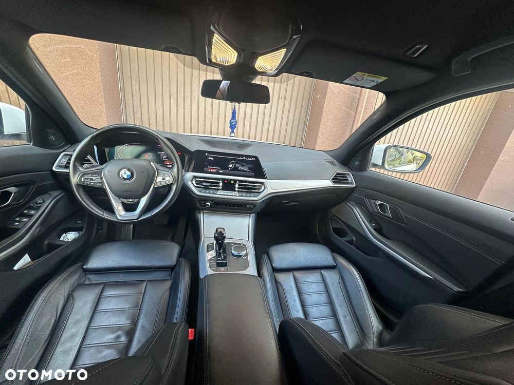 BMW Seria 3 330i Sport Line - 16
