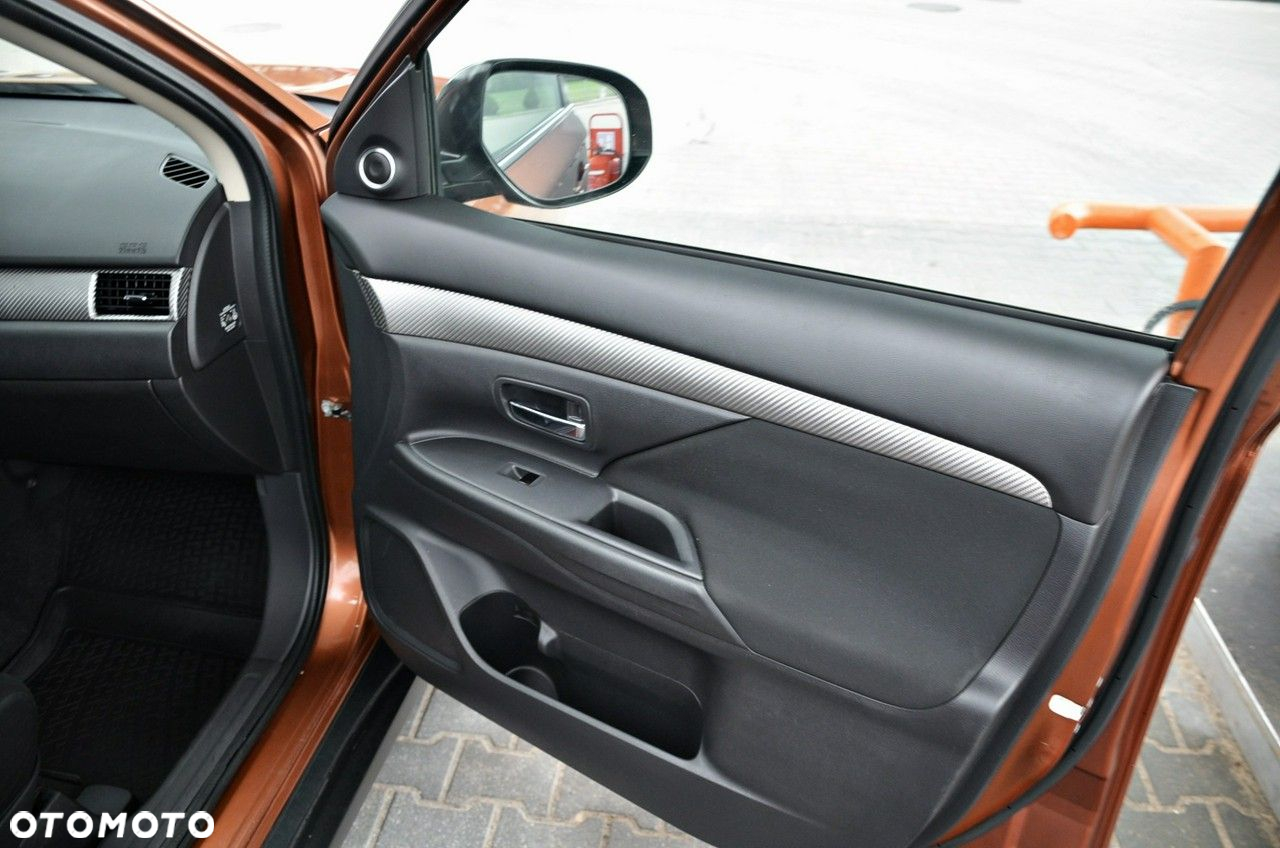 Mitsubishi Outlander - 23