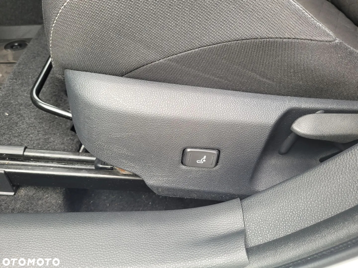 Toyota Corolla 1.8 Hybrid Executive - 12