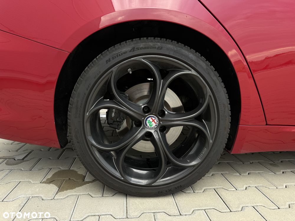 Alfa Romeo Giulia - 25
