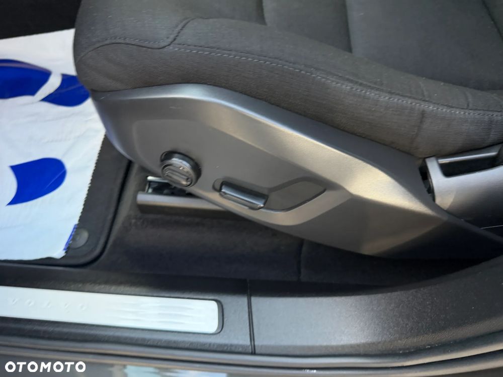 Volvo XC 60 B4 B Momentum Pro - 12