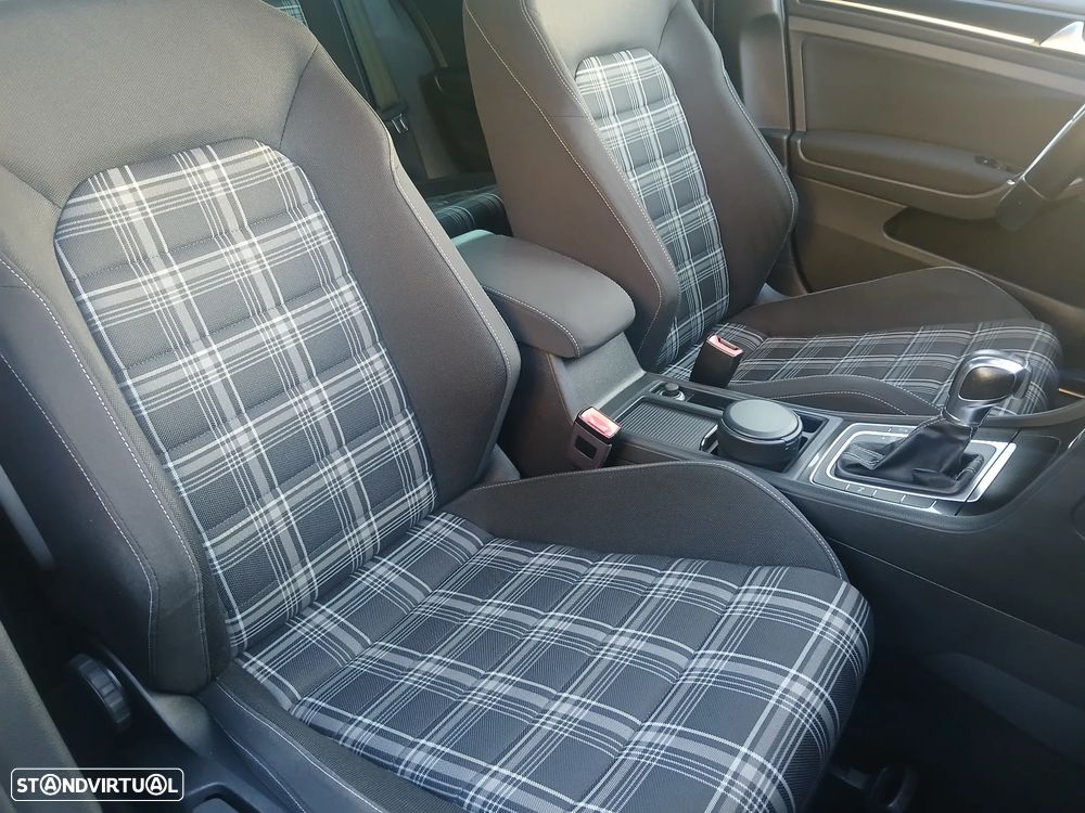 VW Golf 2.0 TDI GTD DSG - 25