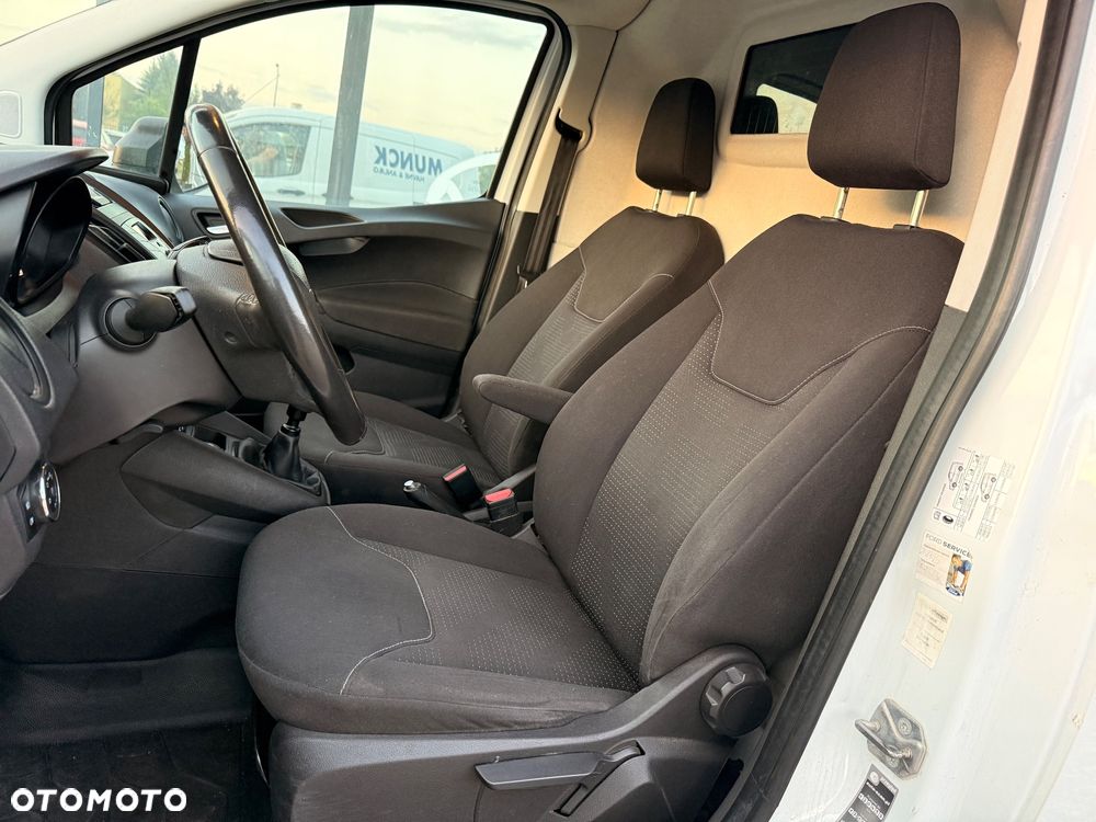 Ford Transit Courier - 21