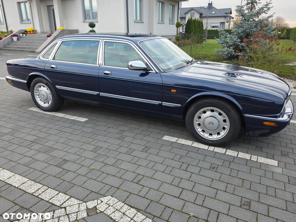 Jaguar Daimler 8 - 12