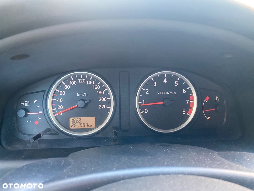 Nissan Almera 1.5 Base - 17