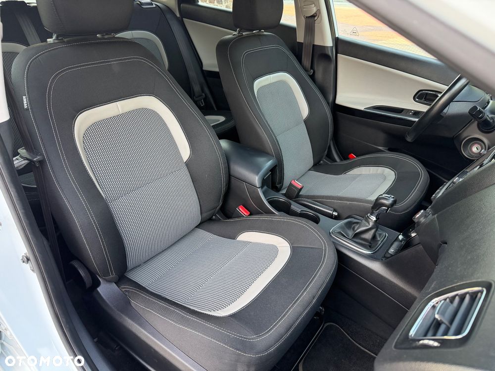 Kia Ceed - 27